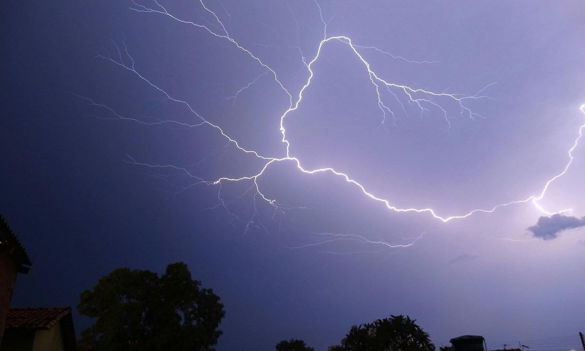 Temporal de ontem na capital mineira foi marcado pelo número de raios -  (crédito: Pexels/Reprodução)