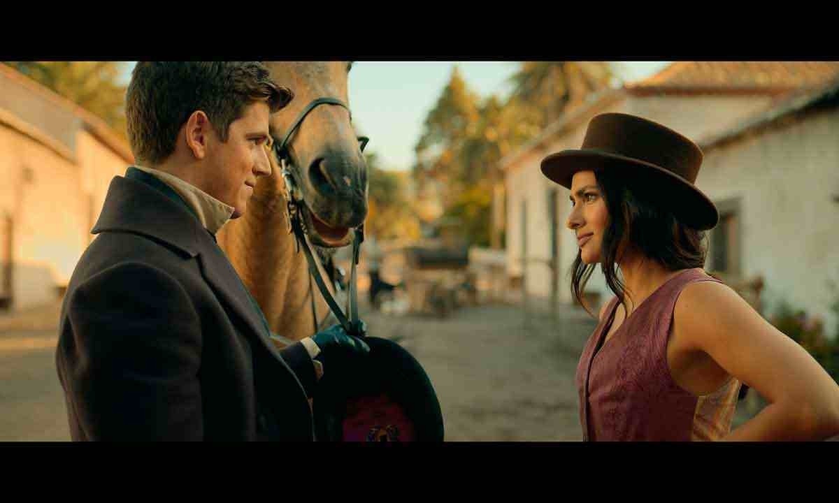 O novo Zorro (Miguel Bernardeau) com Lolita (Renata Notni), sua namorada brava
 -  (crédito: Prime Video/divulgação)