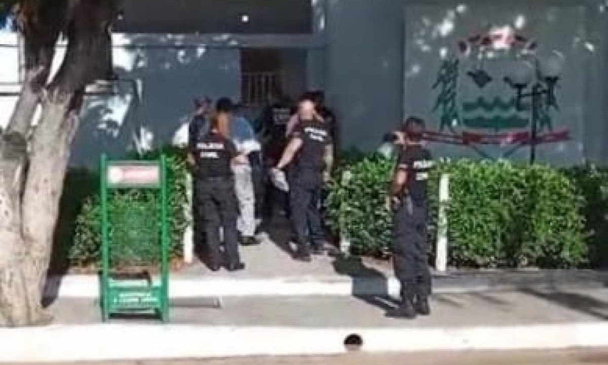 Policiais civis cumpriram mandado de busca e apreensão em cidade do Vale do Jequitinhonha -  (crédito: Redes sociais)