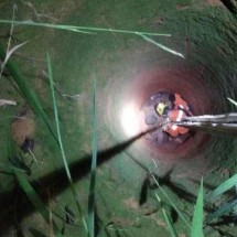 Vídeo: idoso cai em poço de quase dez metros de profundidade -  Corpo de Bombeiros/Divulgação