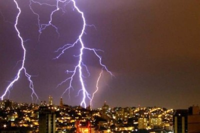 Mais de um milhão de raios foram registrados na capital desde outubro  -  (crédito: Demetrio Aguiar / Cemig)