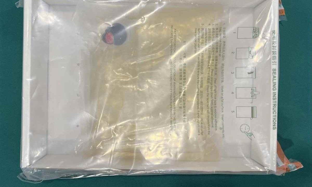 Pacote de cocaína líquida apreendida em Hong Kong -  (crédito: Divulgação alfândega de Hong Kong )