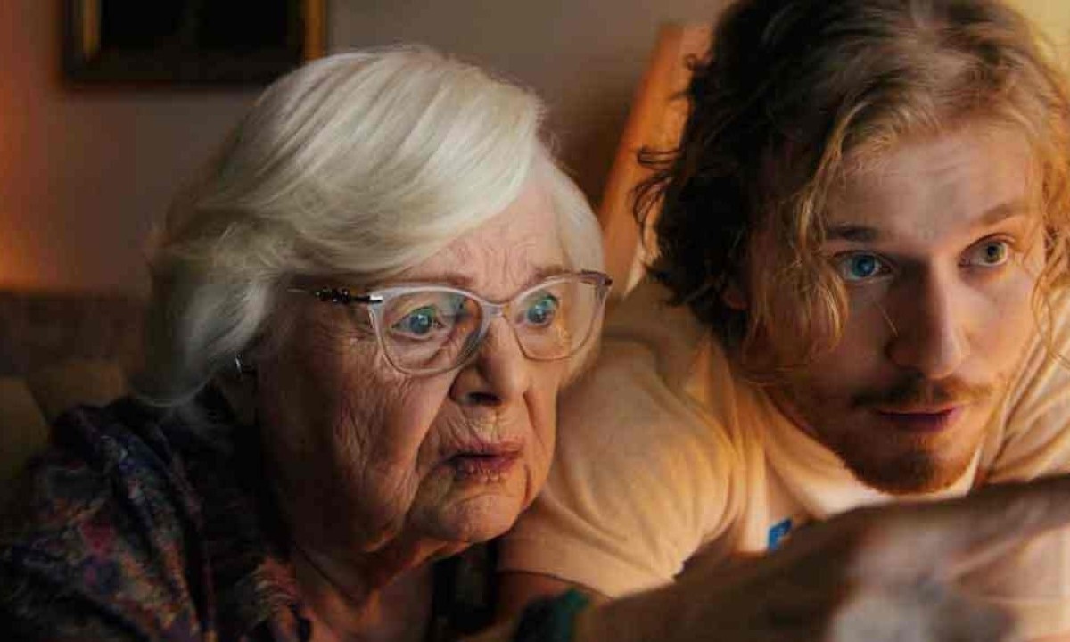 June Squibb contracena com Fred Hechinger na comédia 