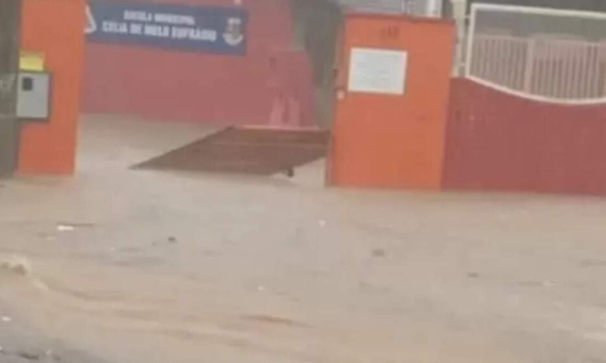 Chuva provocou estragos em Formiga, no Centro-Oeste de Minas Gerais -  (crédito: Redes Sociais/Reprodução)