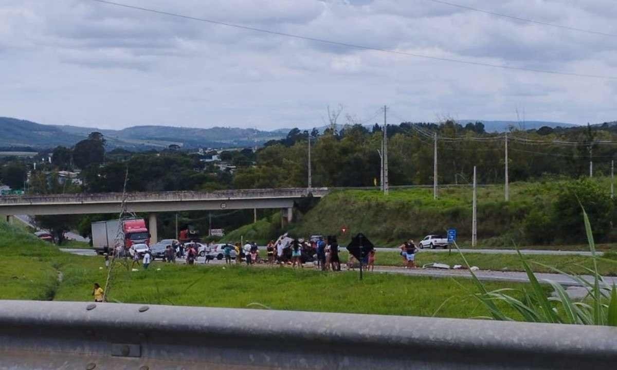 Duas pessoas morreram e seis ficaram feridas -  (crédito: Corpo de Bombeiros/Reprodução)