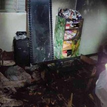 Incêndio destrói casa no interior de Minas Gerais; moradores estavam em festa - Corpo de Bombeiros/Reprodução