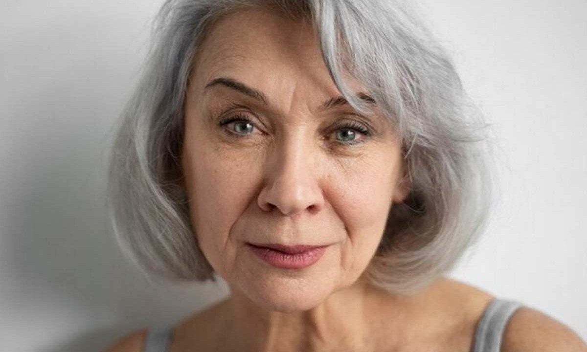 Responsáveis por conferir um aspecto triste e cansado ao rosto, sobrancelhas caídas podem estar relacionadas à genética ou ao processo natural de envelhecimento -  (crédito: Freepik)