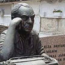 Busto do túmulo do escritor Nelson Rodrigues é furtado em cemitério do RJ - Reprodução/Redes sociais