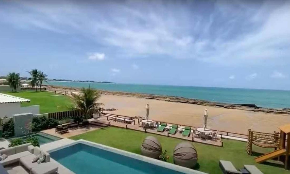Mansão fica na orla da Praia de Serrambi -  (crédito: Reprodução/ Youtube)
