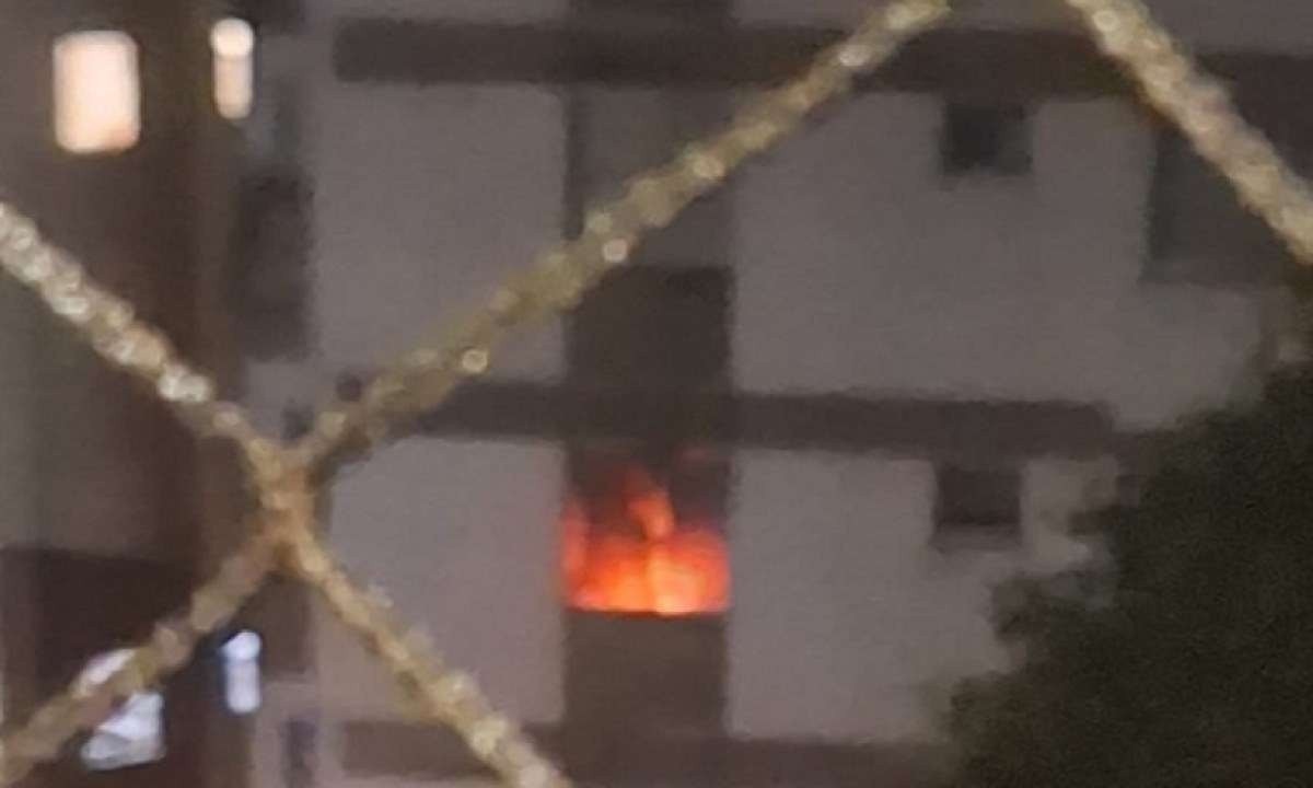 Causas do incêndio em apartamento no São Pedro não são conhecidas -  (crédito: Redes sociais)