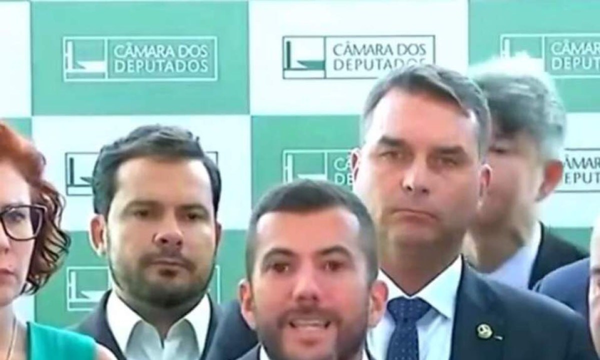 Deputado federal Carlos Jordy (PL-RJ) se queixa da operação de busca e apreensão realizada pela Polícia Federal em sua casa e gabinete; ele é investigado por ligação com suspeito de incentivar atos antidemocráticos  -  (crédito: Reprodução/Redes Sociais)