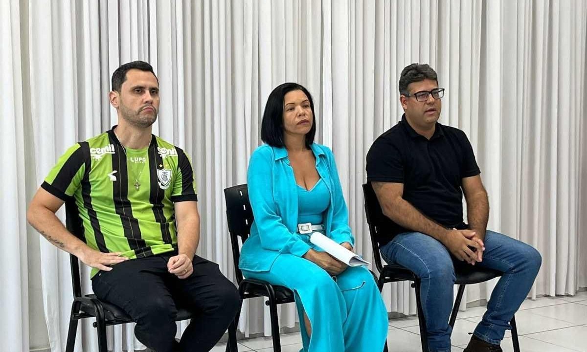Senador Cleitinho (à esquerda), que é irmão do prefeito, quer abrir uma CPI para apurar os repasses do MinC -  (crédito: Divulgação/Câmara de Divinópolis)
