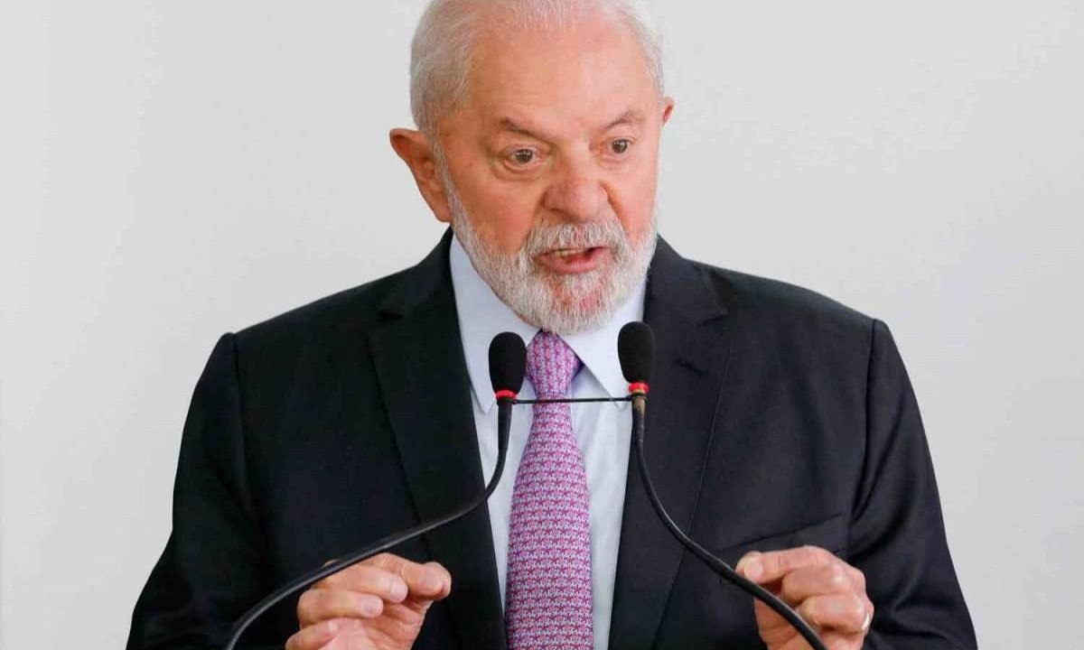Presidente Lula ainda acusou ex-presidente Jair Bolsonaro de tentar interferir na Polícia Federal -  (crédito: SERGIO LIMA/AFP)