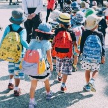 Volta às aulas: peso da mochila e má postura podem causar lesões - note thanun/Unsplash
