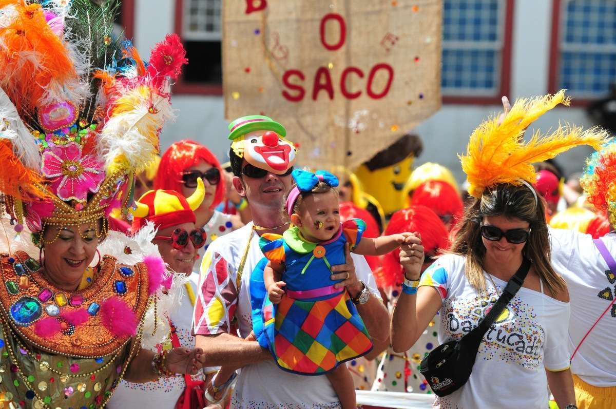 Em família, o carnaval em Diamantina valoriza os bloquinhos infantis como era antigamente  