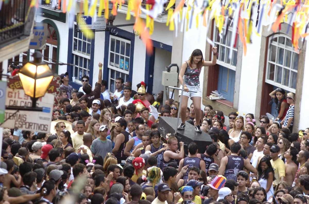  Bloco do Caixão, promovido pelos estudantes universitários de Ouro Preto é tradição na festa momesca na cidade mineira         
