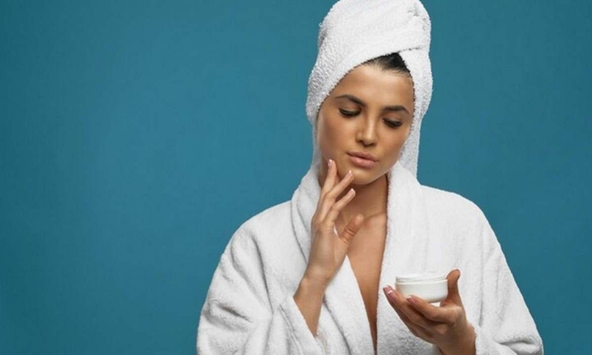 Uso diário de sabonetes e demaquilantes é fundamental para garantir que os cosméticos possam penetrar adequadamente na pele e garantir o efeito desejado -  (crédito: Freepik)