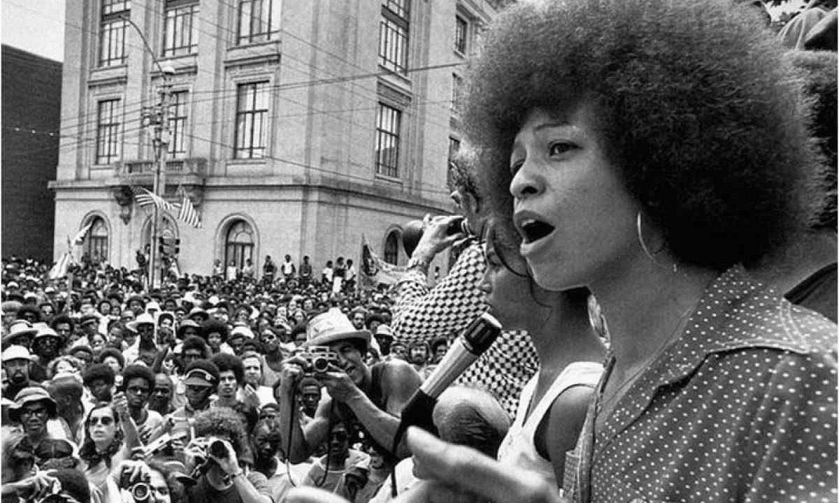 Cena do documentário 'Libertem Angela Davis', de 2012 -  (crédito:  Curta!/Divulgação)