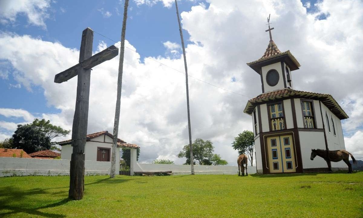  Visitar Minas Gerais é se deparar com lugares tranquilos como Milho Verde, distrito do Serro. Largo da Capela do Rosário é refúgio de paz  -  (crédito:  Leandro Couri/EM)