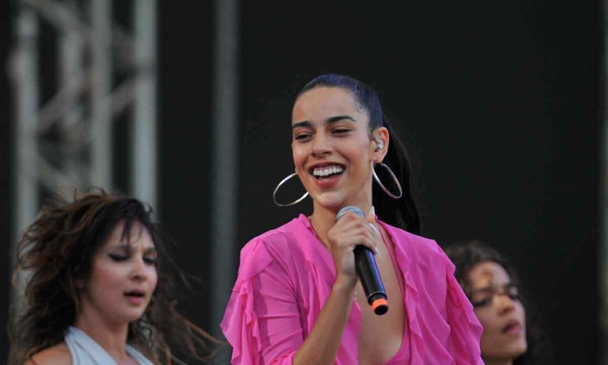 A cantora e compositora mineira leva ao Arena Hall a turnê de 