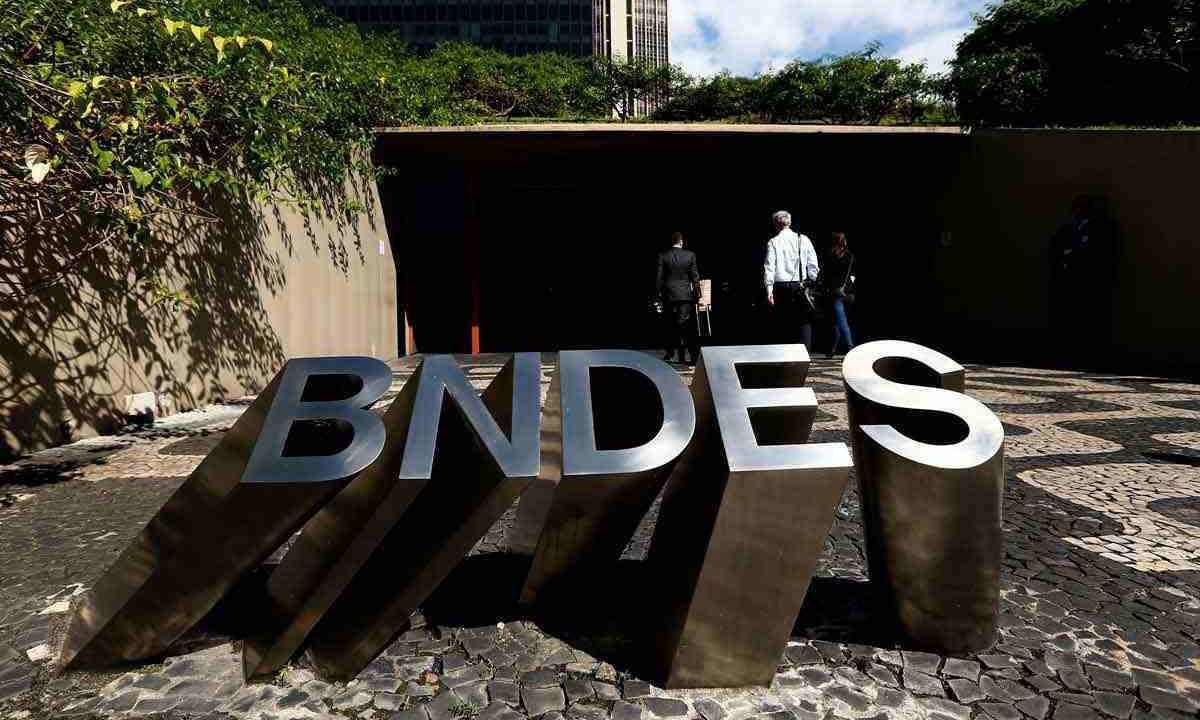 Dos R$ 300 bilhões do programa, o BNDES quer mobilizar R$ 250 bilhões, ou seja, o banco será responsável por mais de 80% dos recursos do programa -  (crédito: Fábio Motta/Estadão Conteúdo – 12/5/17)