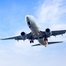 Comissária de voo será indenizada por gastos com ‘padrões de aparência’ - Freepik