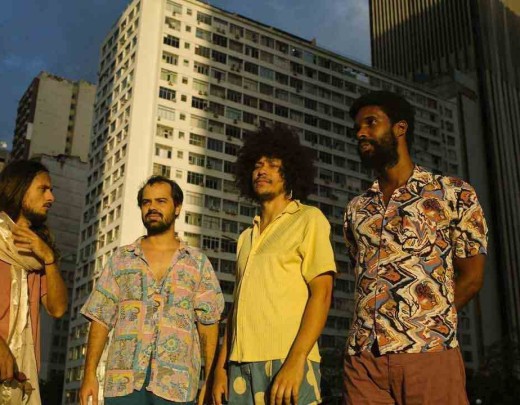 A apresentação do Boogarins na capital mineira contará com abertura da cantora e compositora mineira Mariana Cavanellas, n’a autêntica
- (crédito: Diógenes Muniz/Divulgação) A apresentação do Boogarins na capital mineira contará com abertura da cantora e compositora mineira Mariana Cavanellas, n’a autêntica
- (crédito: Diógenes Muniz/Divulgação)