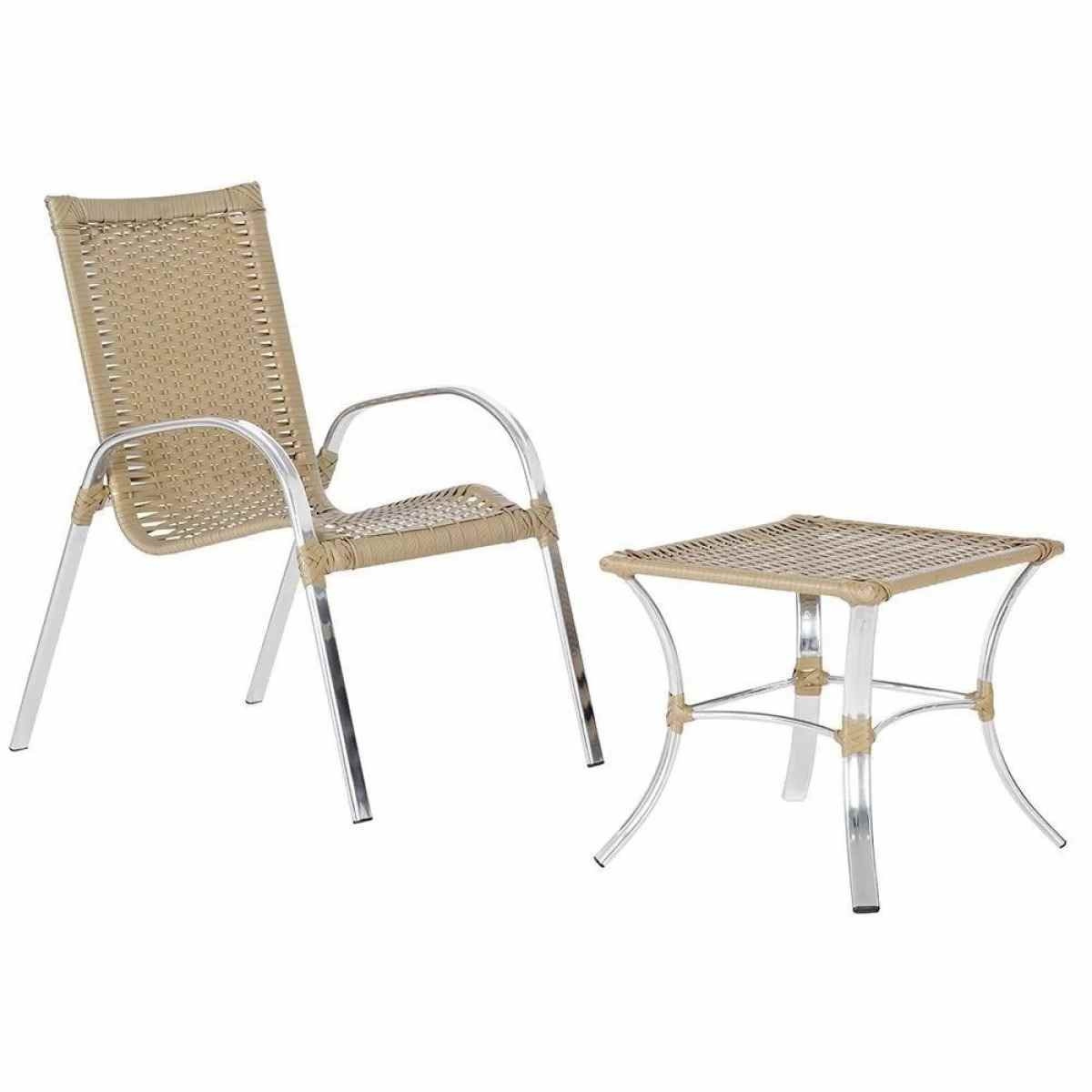 Conjunto de cadeira e mesa dão visual praiano ao seu quintal