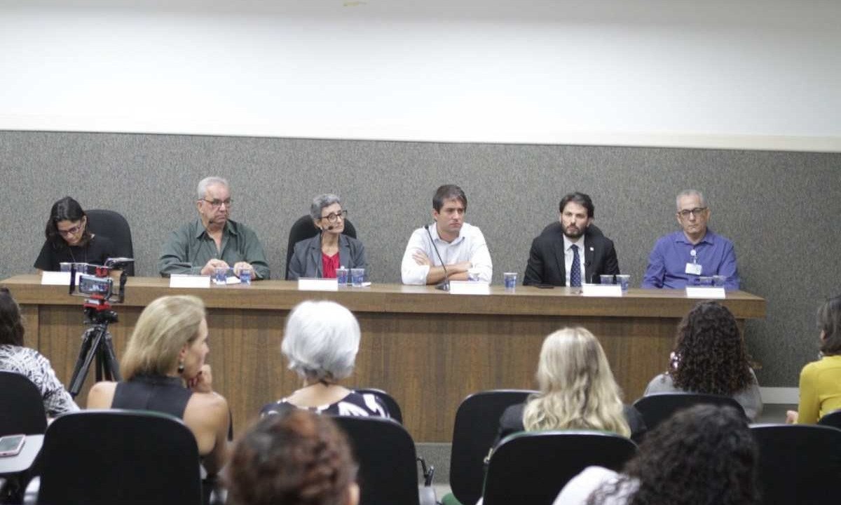 Ampliação do teste do pezinho, efento na Faculdade de Medicina da UFMG com a presença de: da diretora da Faculdade de Medicina, Alamanda Kfoury; do secretário de Estado de Saúde, Fábio Baccheretti; do secretário-chefe de Estado da Casa Civil, Marcelo Aro; da subsecretaria de Redes de Atenção à Saúde Camila Castro; e do diretor do Núcleo de Ações e Pesquisa em Apoio Diagnóstico da Faculdade de Medicina (NUPAD), José Nelio Januário -  (crédito: Edésio Ferreira/EM/D.A Press)