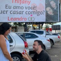 Vídeo: homem usa outdoor em cidade de MG para pedir namorada em casamento  - Arquivo pessoal