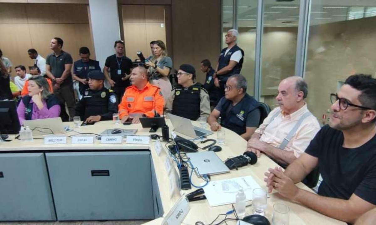 Atritos com o Governo Zema foram um dos assuntos na entrevista coletiva do prefeito Fuad neste sábado -  (crédito: Jair Amaral/EM/D.A Press)