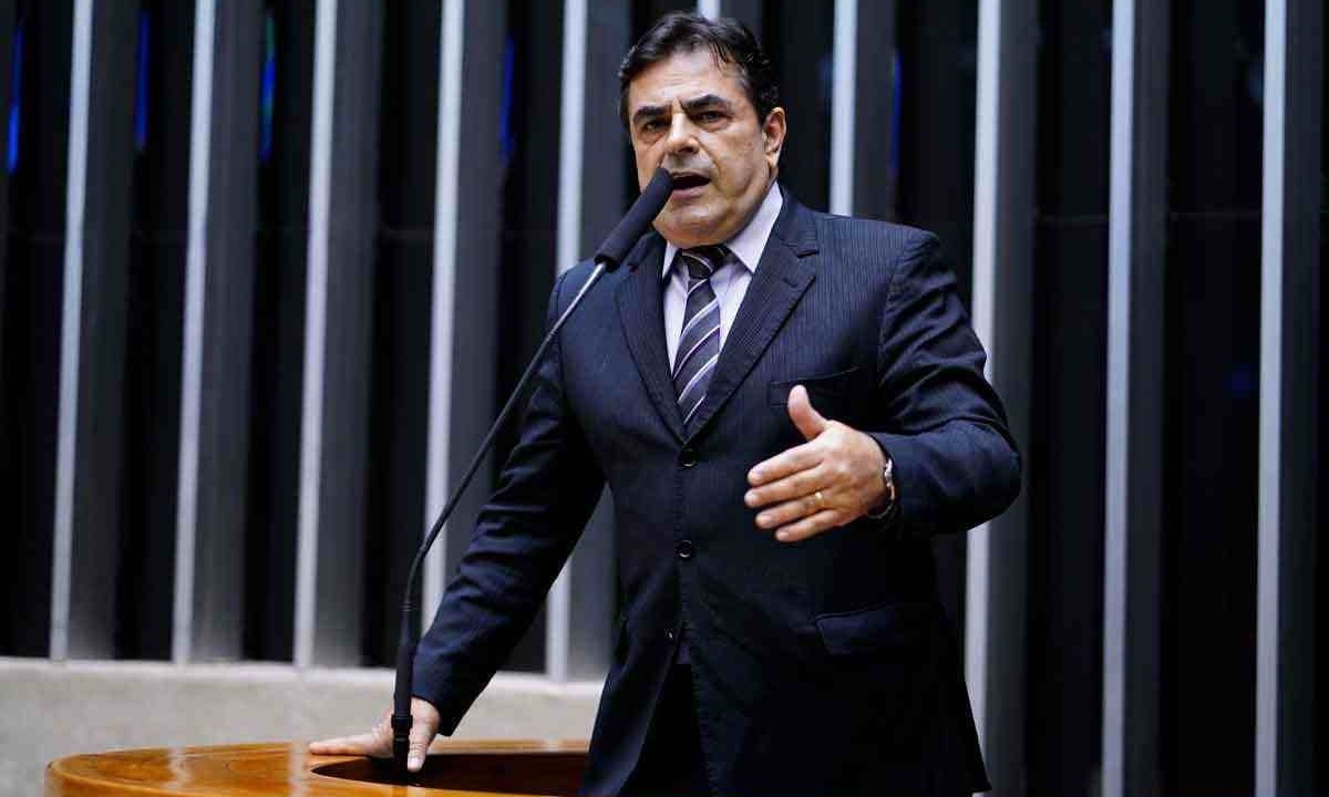 Sávio: PL vai investir em jair bolsonaro como maior cabo eleitoral

 -  (crédito: PABLO VALADARES/CÂMARA DOS DEPUTADOS)