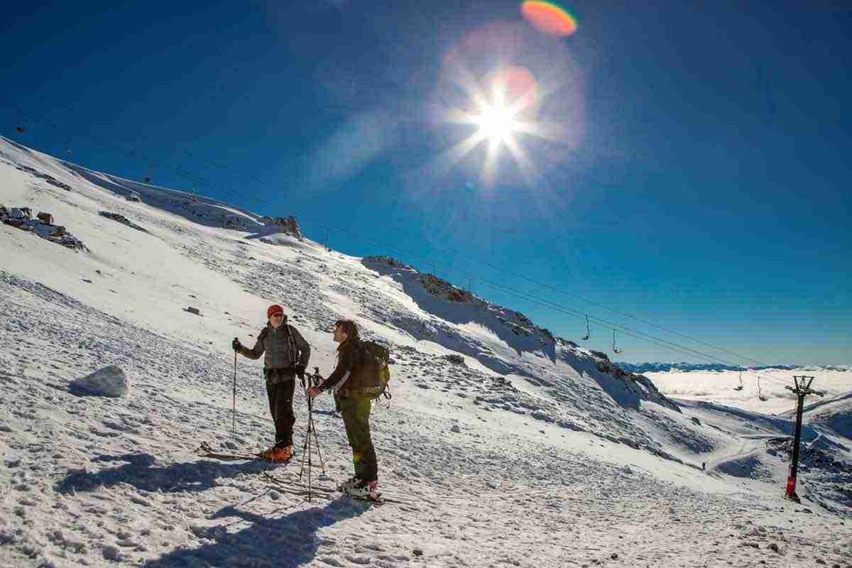 Bariloche, na Argentina, é um dos principais destinos de brasileiros interessados em esquiar na neve  Descrição: Estação de esqui, em Bariloche, na Argentina