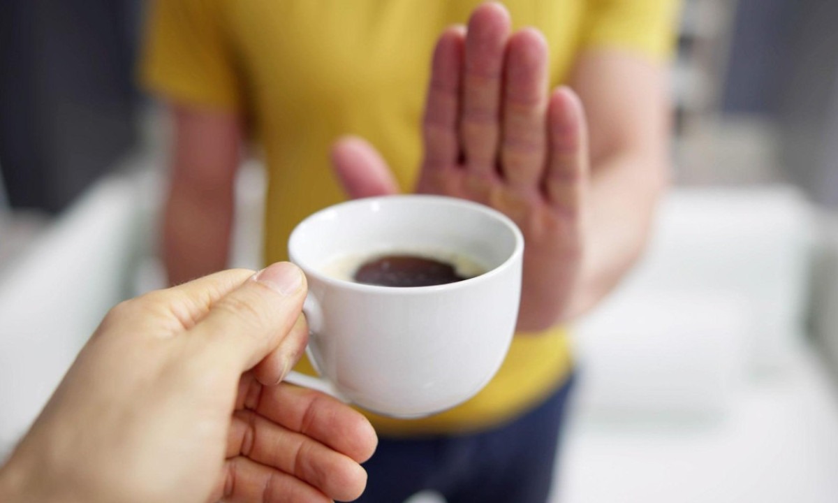 Reduzir repentinamente o consumo de cafeína pode causar diversos efeitos colaterais que duram até algumas semanas -  (crédito: Getty Images)