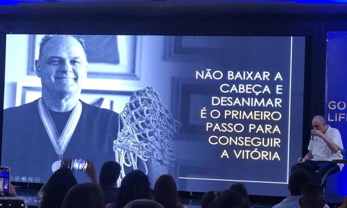Oscar profere palestra em evento em Montes Claros. Ele elogiou bastante o irmão Tadeu -  (crédito: Luiz Ribeiro/EM/D.A Press)