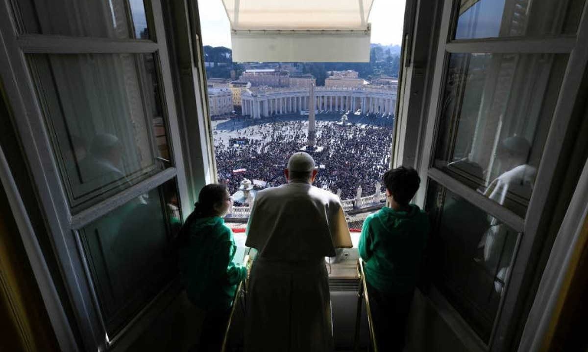 Papa Francisco diz não temer cisma de católicos após decisão sobre bênção de casais homoafetivos -  (crédito: Imprensa do Vaticano/Divulgação via Reuters)
