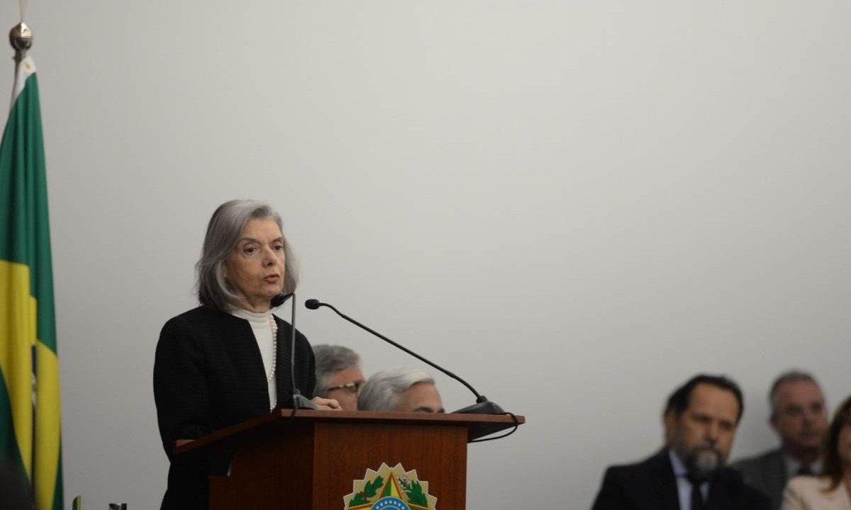 Ministra Cármen Lúcia falou que quem não cumprir com as obrigações e a legislação brasileira durante o pleito que se avizinha haverá de ter um "encontro marcado com a Justiça Eleitoral" -  (crédito: Túlio Santos/EM/D.A Press)