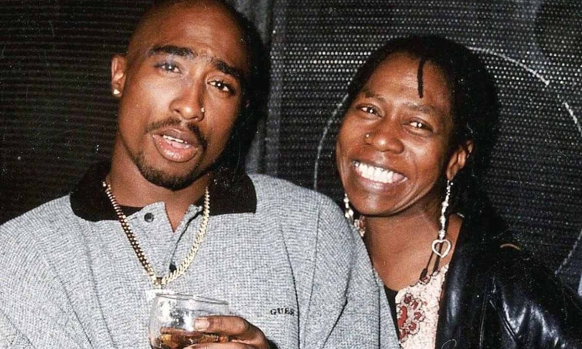 Tupac Shakur aprendeu com Afeni a lutar contra o racismo e a exclusão social -  (crédito: Reprodução)