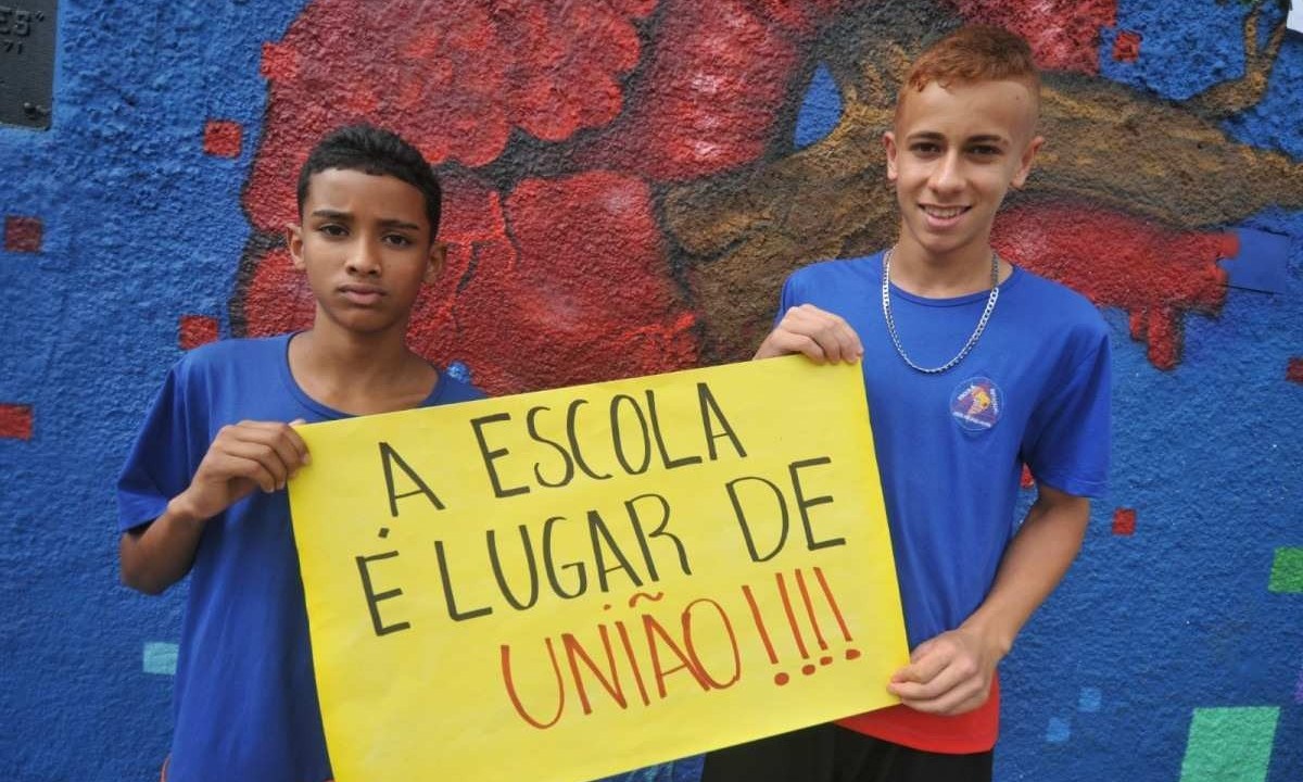 Alunos da Escola Estadual Professor Affonso Neves, na Pampulha, em BH (Foto foi feita em 12/04/2023) -  (crédito: Alexandre Guzanshe/EM/D.A Press)