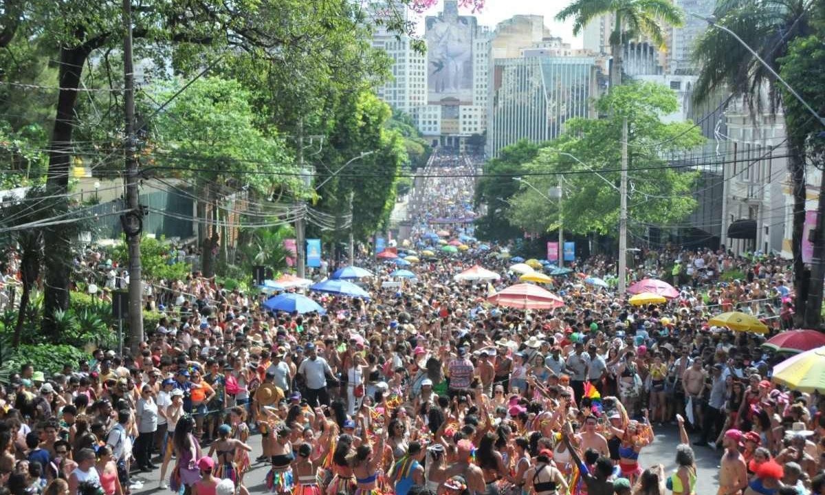 Em 2023, ano em que Carnaval voltou a ser celebrado depois da pandemia da Covid-19, foram registradas 20.102 ocorrências de furto de celular na capital -  (crédito: Gladyston Rodrigues/EM/D.A Press.)