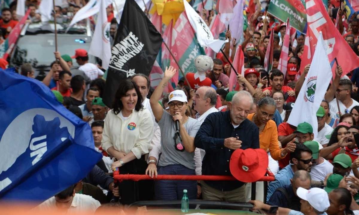 Lula em campanha em Ribeirão das Neves, Grande BH. Última vez em Minas foi na campanha eleitoral de 2022 -  (crédito: Tulio Santos/EM/D.A Press)