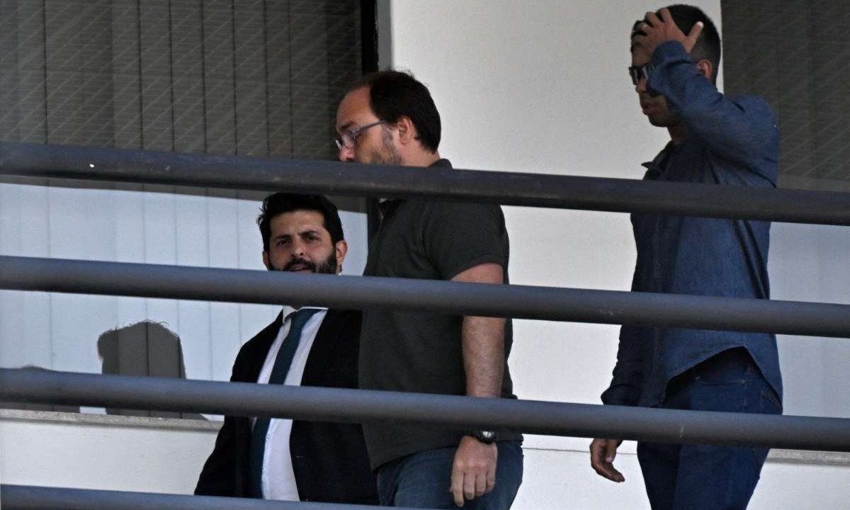 Vereador do Rio de Janeiro Carlos Bolsonaro (PL) prestou depoimento à Polícia Federal nesta terça-feira (30/1) -  (crédito: MAURO PIMENTEL / AFP)