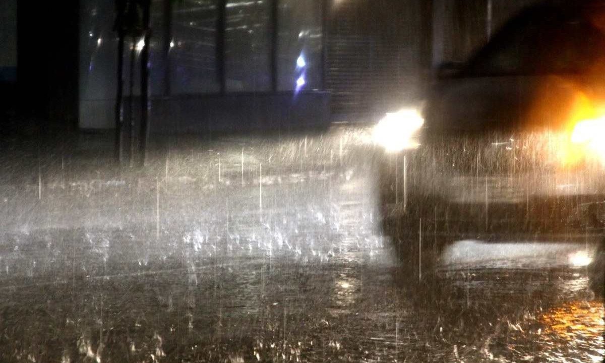 Chuva deixa moradores em alerta em Belo Horizonte -  (crédito: Marcos Vieria/EM/D.A.Press)