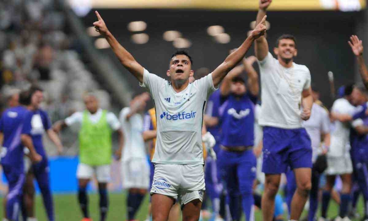 No clássico na Arena MRV pelo Brasileirão de 2023, jogadores e torcida do Cruzeiro, em menor número, fizeram a festa com a vitória por 1 a 0 -  (crédito: Ramon Lisboa/EM/D.A Press)