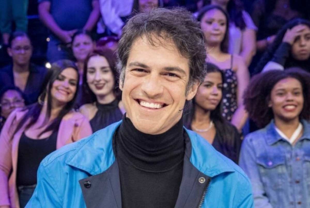 Mateus Solano relembra impacto de beijo gay em 'Amor à Vida' 