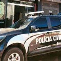 Preso pai que usava filho pequeno para distribuir drogas - PCMG