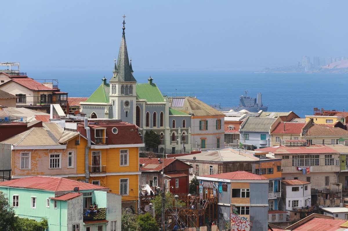 Patrimônio pela Unesco, Valparaíso se destaca pelo casario colorido em estilo inglês 