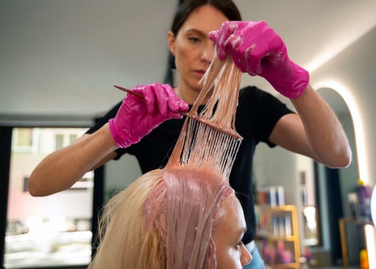Carnaval: como pintar os cabelos sem danificar os fios? 