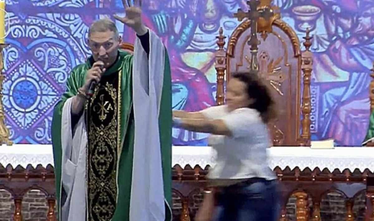 Vídeo do Padre Marcelo Rossi foi usado para criticar igreja  -  (crédito: Reprodução / YouTube)