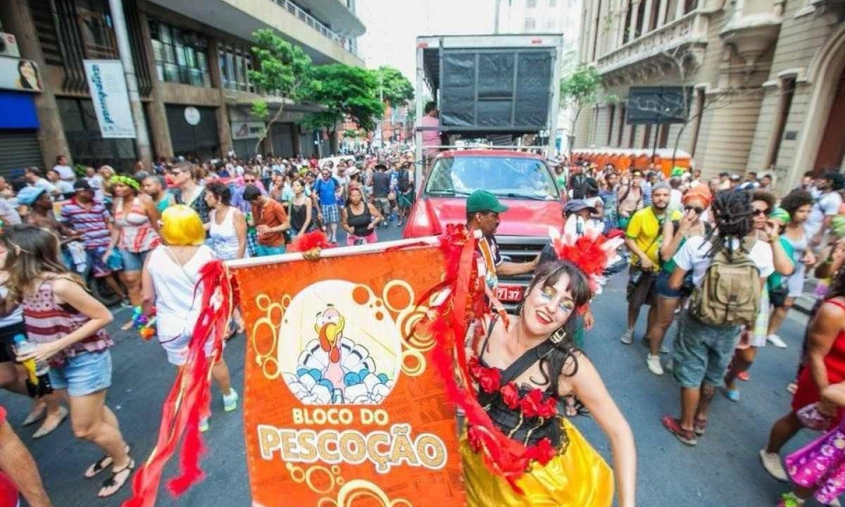 Bloco do Pescoção, que homenageia jornalistas brasileiros em Belo Horizonte -  (crédito: Thiago Guarah)
